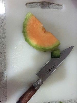 哈密瓜的青皮可以吃吗,可食用之谜揭秘