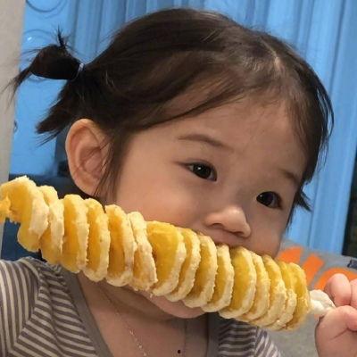 头像萌娃吃瓜,萌态十足，萌化你的心