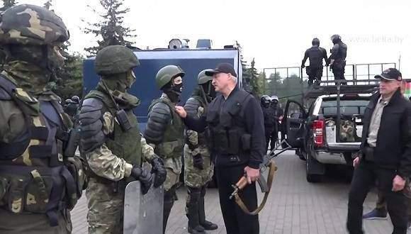 白俄明斯克吃瓜,瓜田里的欢乐时光