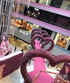 商场吃瓜被人求婚,甜蜜瞬间引众人围观